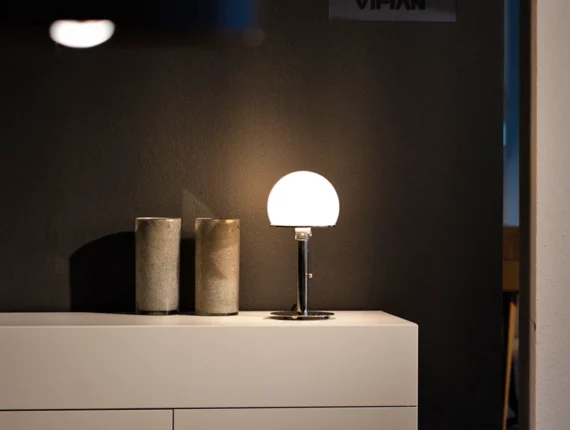 pure sideboard von fivian Weisse Front mit Accessoires